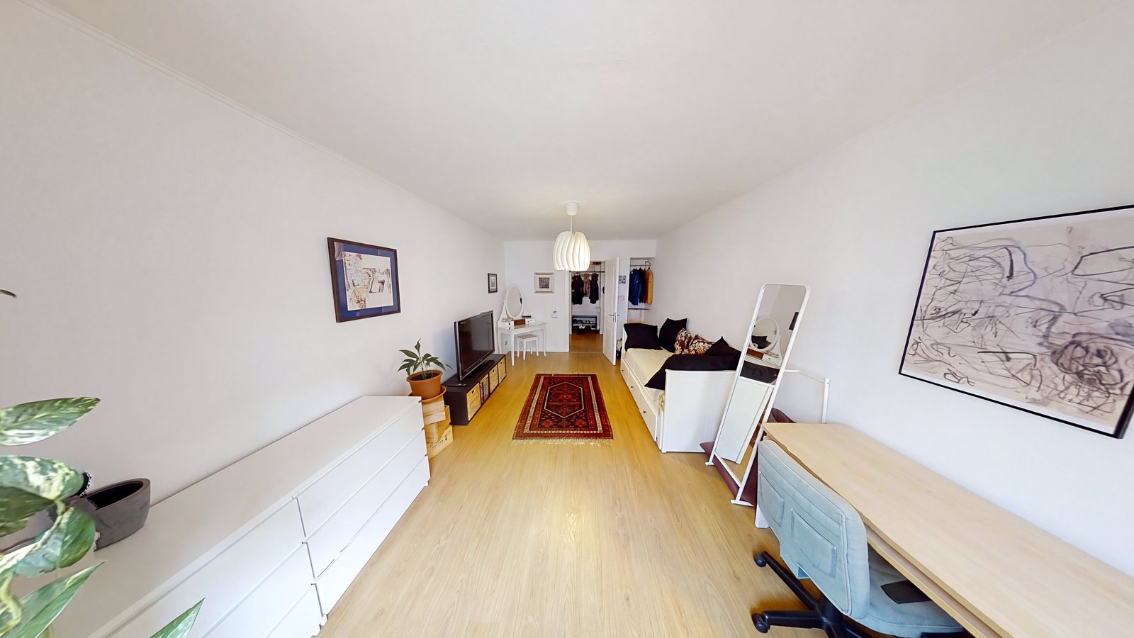 Second bedroom with daybed, desk, TV and long white chest of drawers, Via di Torre Bianca, Trieste