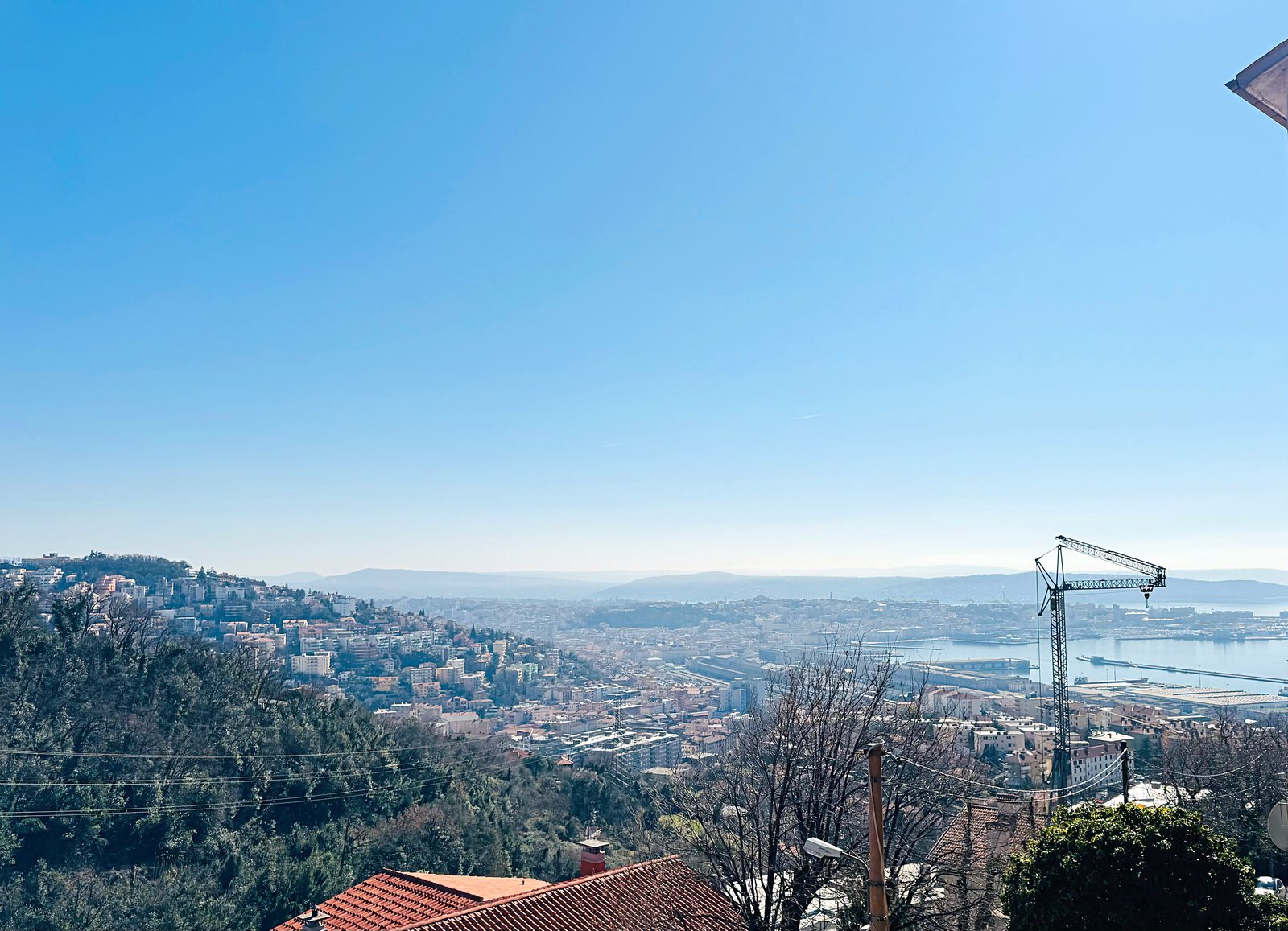 Razgled na Trst, pristanišče in zaliv, Via Cividale