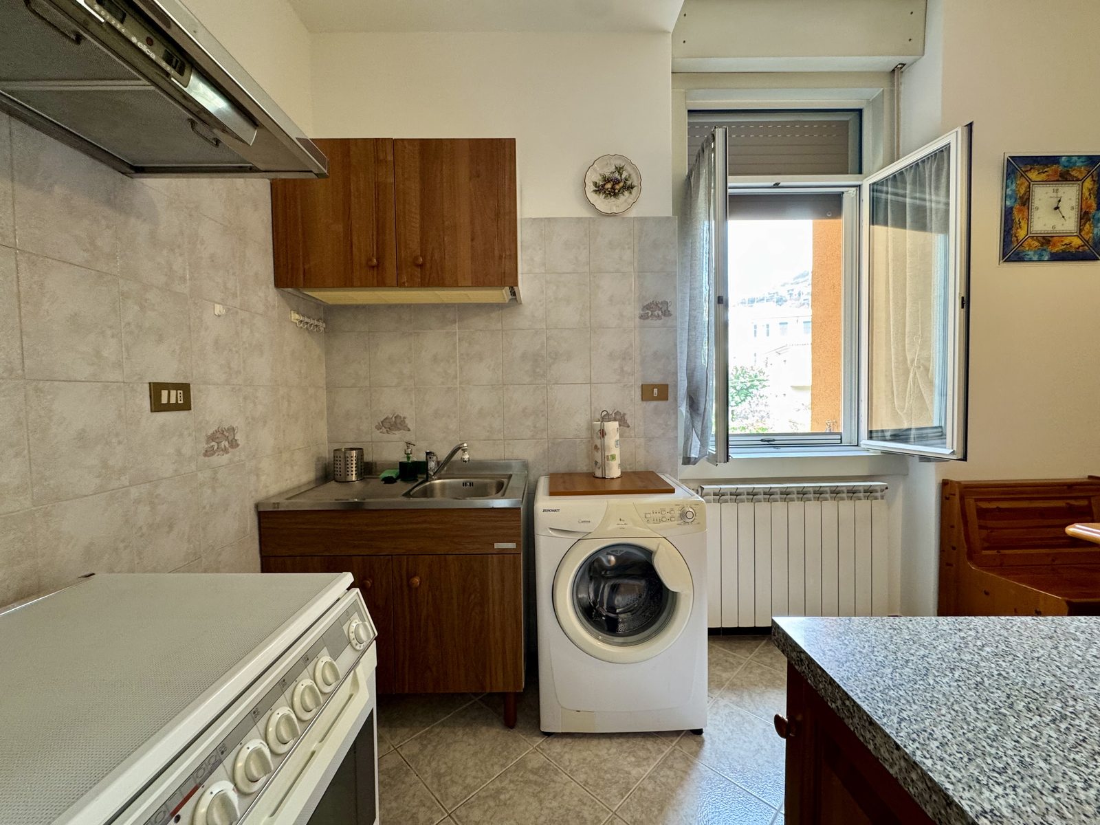 Appartamento arredato con cucina abitabile in via dei Moreri a Roiano