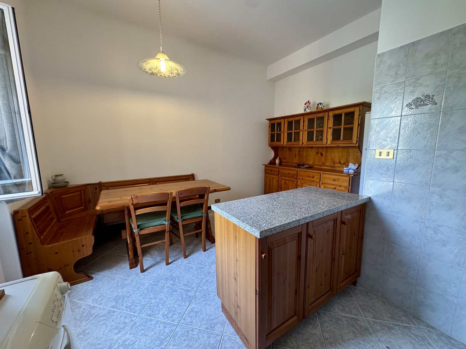Appartamento arredato con cucina abitabile in via dei Moreri a Roiano
